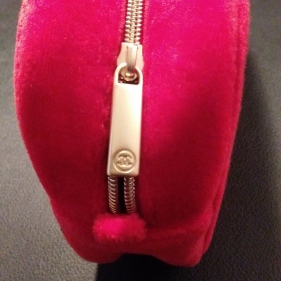 Chanel Red Velvet Makeup Bag - Picture 6 of 6